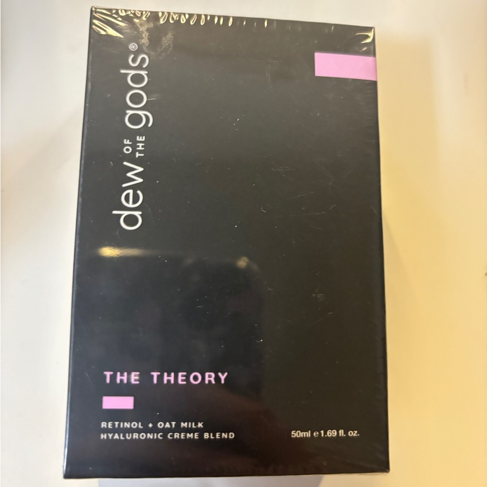 The Theory retinol + oat milk hyaluronic crème blend